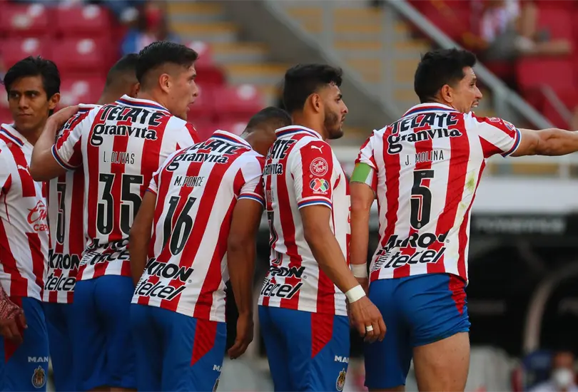 Los jugadores que Chivas pondr&aacute; transferibles& y los que pretende
