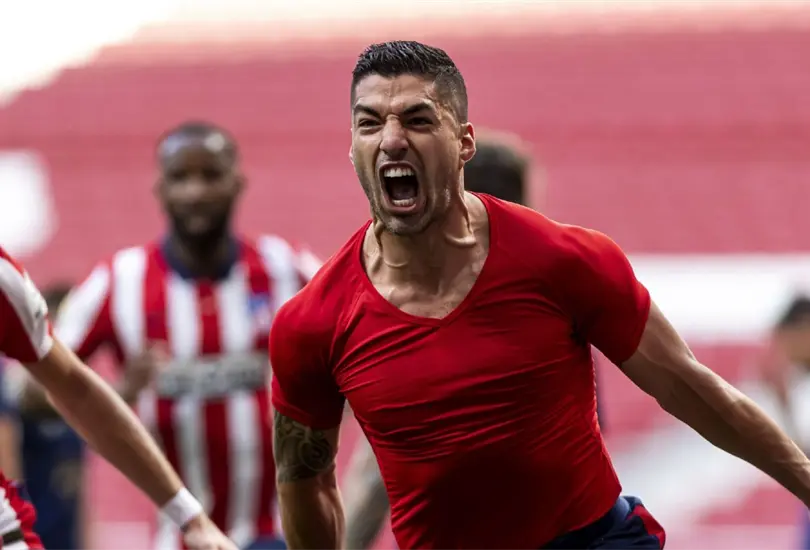 Gol de último minuto de Luis Suárez acerca al Atlético de Madrid al título Gol de último minuto de Luis Suárez acerca al Atlético de Madrid al título