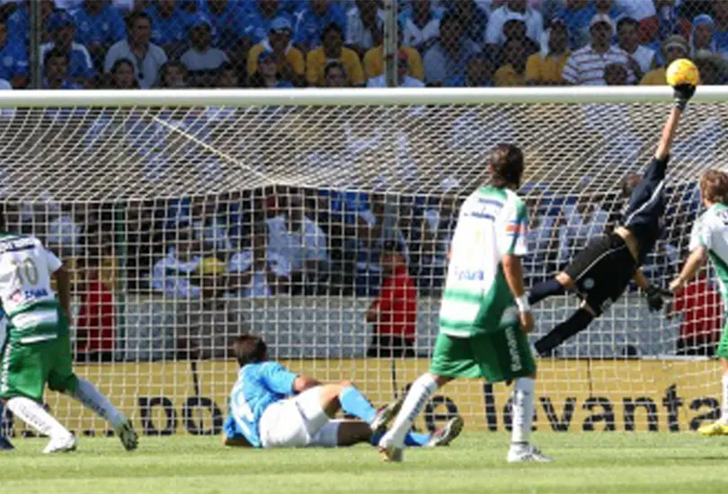 As&iacute; le fue a Cruz Azul la &uacute;nica vez que se midi&oacute; a Santos en una final