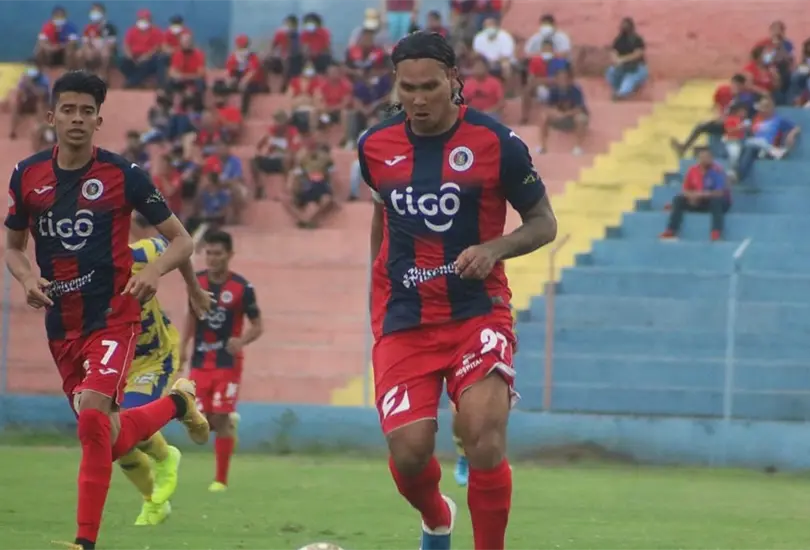 Gullit Peña y el FAS acceden a la final de la liga de El Salvador Gullit Peña y el FAS acceden a la final de la liga de El Salvador