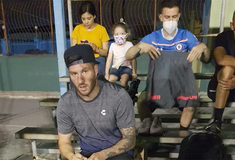 Captan a Gignac jugando una cáscara en San Pedro Garza Captan a Gignac jugando una cáscara en San Pedro Garza
