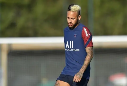 Neymar en un entrenamiento con el PSG