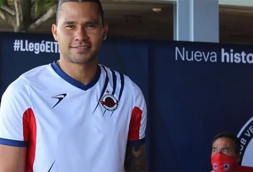 &iexcl;Orgullo mexicano! Gullit Pe&ntilde;a se corona campe&oacute;n con el Deportivo FAS