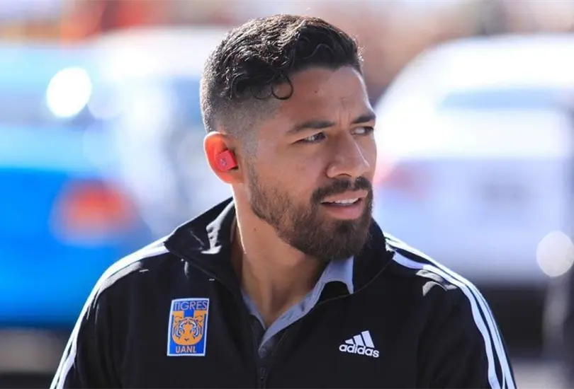 Javier Aquino se vuelve tendencia; afici&oacute;n de Cruz Azul le recuerda que levantaron la copa