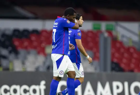 Cuco Angulo brilla y cautiva a la afición de Cruz Azul Cuco Angulo brilla y cautiva a la afición de Cruz Azul