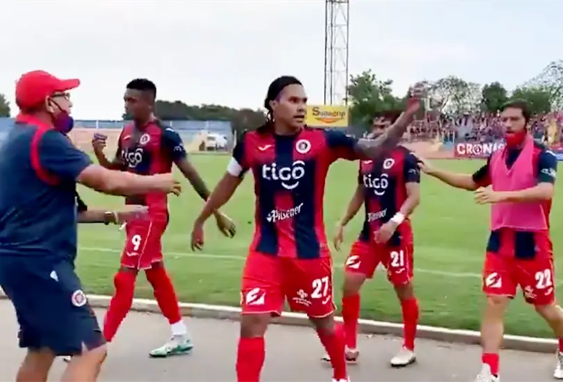 T&eacute;cnico salvadore&ntilde;o llama borracho al Gullit Pe&ntilde;a
