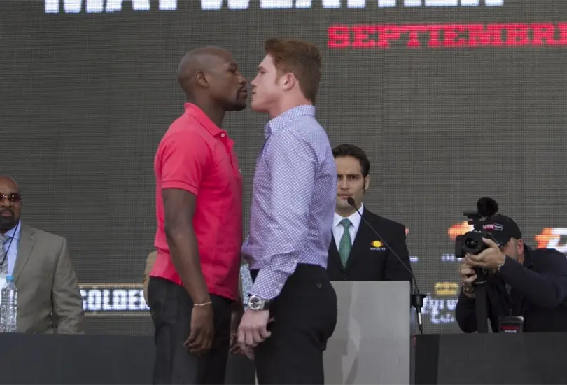 Mayweather intenta menospreciar al Canelo; el mexicano le da el avión Mayweather intenta menospreciar al Canelo; el mexicano le da el avión