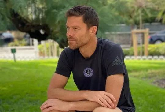Mazatlán FC presenta a Xabi Alonso... como nuevo aficionado del club Mazatlán FC presenta a Xabi Alonso... como nuevo aficionado del club
