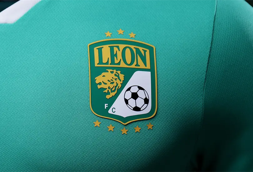 Le&oacute;n estrena jersey con Charly tras 13 a&ntilde;os de relaci&oacute;n con Pirma