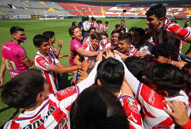 Se&ntilde;alan presunta red de corrupci&oacute;n en Chivas