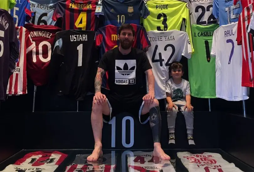 Las impresionantes colecciones de jerseys de técnicos y futbolistas Las impresionantes colecciones de jerseys de técnicos y futbolistas