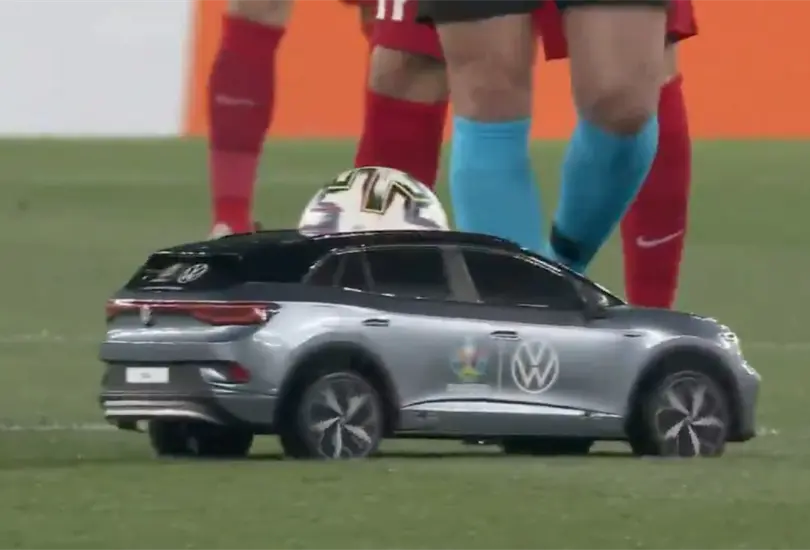 Auto miniatura causa furor al inicio de la Euro 2020 entre Italia y Turqu&iacute;a