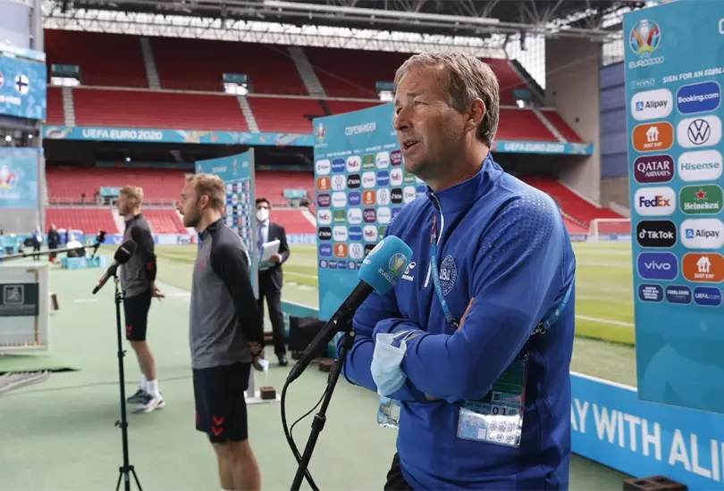 T&eacute;cnico de Dinamarca acepta que el partido vs Finlandia no se debi&oacute; reanudar