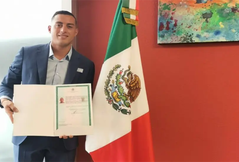 Ya soy mexicano, Funes Mori presume su carta de naturalización Ya soy mexicano, Funes Mori presume su carta de naturalización