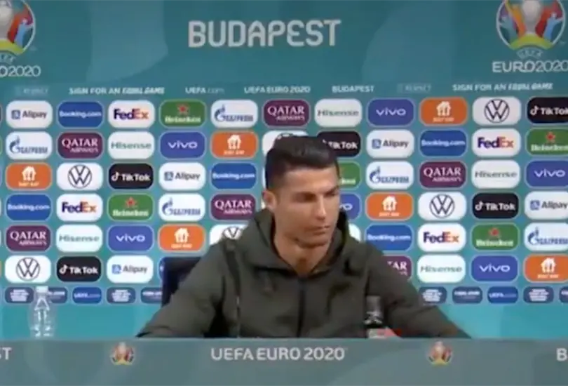 Reportan que Coca-Cola tuvo p&eacute;rdidas por culpa de Cristiano &iquest;realmente pas&oacute;? 