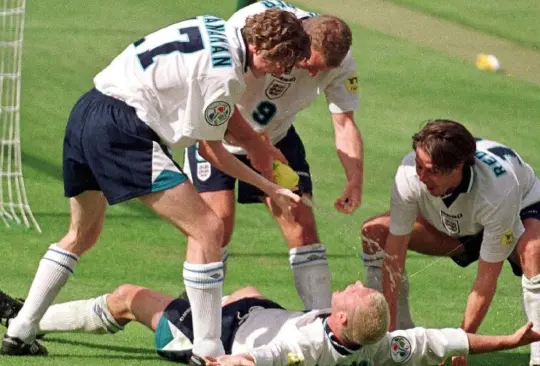 Celebración polémica, espionaje y Rod Stewart: Así fue el Inglaterra vs Escocia de 1996 Celebración polémica, espionaje y Rod Stewart: Así fue el Inglaterra vs Escocia de 1996