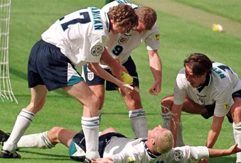Celebración polémica, espionaje y Rod Stewart: Así fue el Inglaterra vs Escocia de 1996 Celebración polémica, espionaje y Rod Stewart: Así fue el Inglaterra vs Escocia de 1996