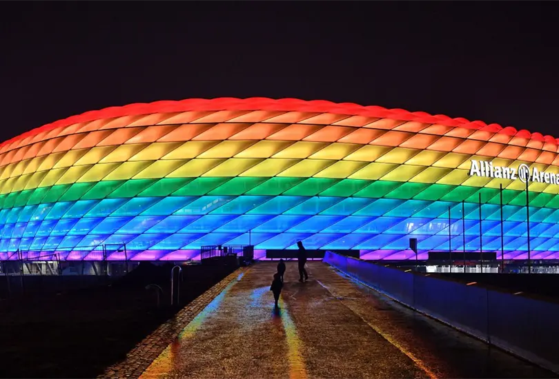 UEFA rechaza iluminar la Allianz Arena con el arco&iacute;ris y le llueven cr&iacute;ticas 