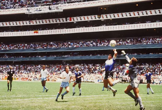 Las 5 manos más famosas en la historia del futbol Las 5 manos más famosas en la historia del futbol