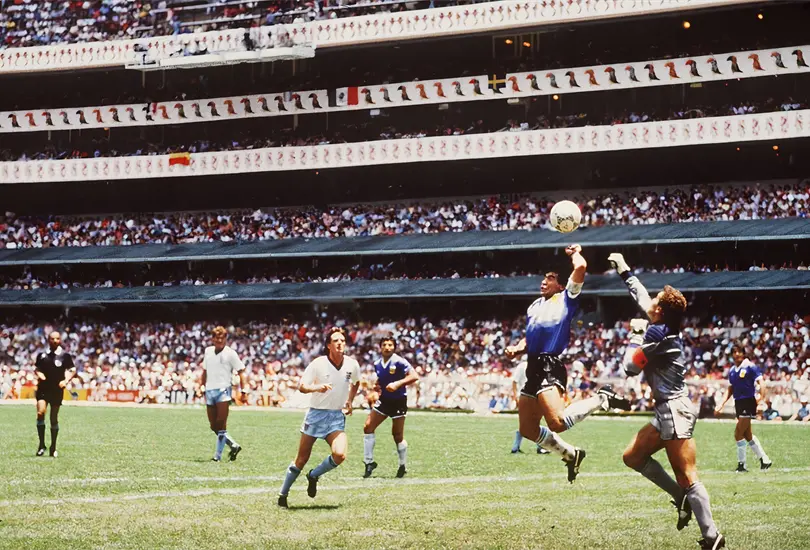 Las 5 manos m&aacute;s famosas en la historia del futbol