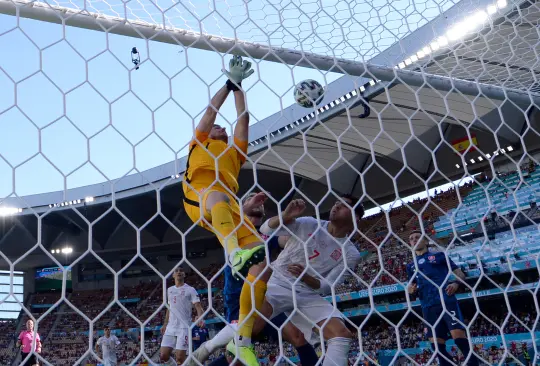 El OSO del portero Dúbravka que le da la vuelta al mundo en la Euro 2020