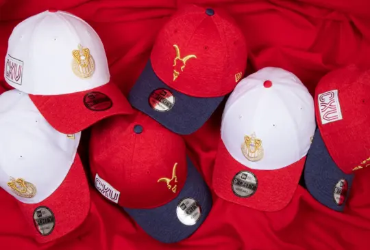 ¡De fiesta! New Era lanza colección de gorras de las Chivas por su 115 aniversario