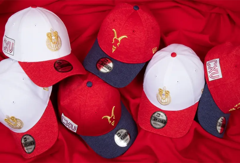 &iexcl;De fiesta! New Era lanza colecci&oacute;n de gorras de las Chivas por su 115 aniversario