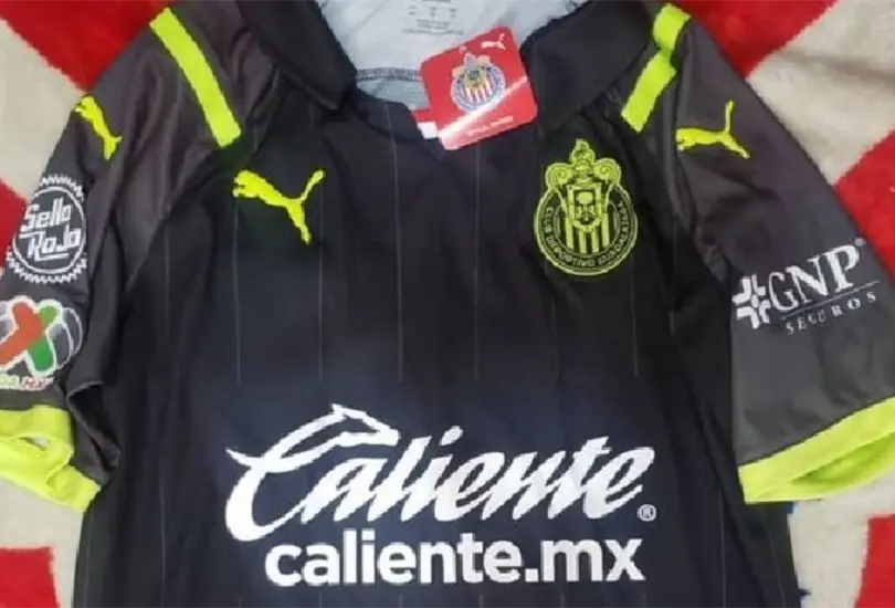 Los jerseys negros que ha sacado Chivas en los &uacute;ltimos a&ntilde;os