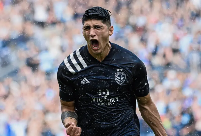 Alan Pulido habl&oacute; sobre su futuro en el Sporting de Kansas City y habr&iacute;a bateado a Chivas por preferir quedarse en la MLS.