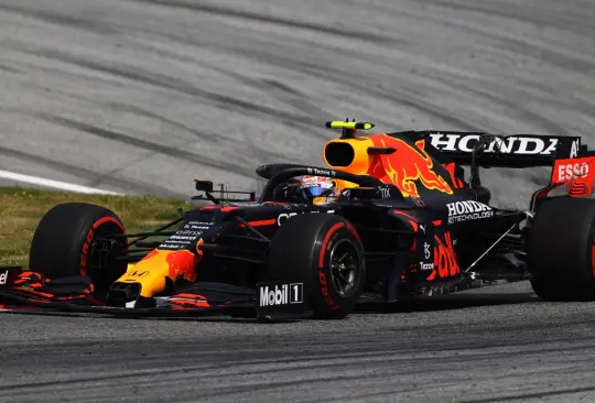 Verstappen gana el GP de Estiria; Checo se queda cerca del podio