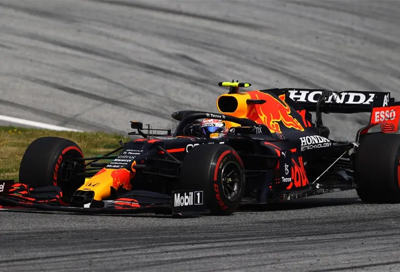 Verstappen gana el GP de Estiria; Checo se queda cerca del podio Verstappen gana el GP de Estiria; Checo se queda cerca del podio