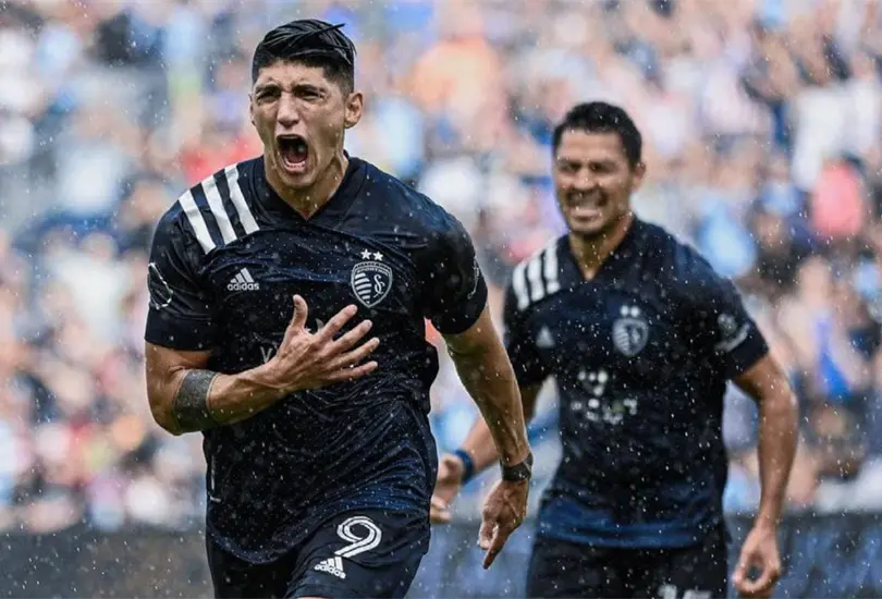 La escalofriante herida con la que Alan Pulido sali&oacute; del juego ante el LAFC