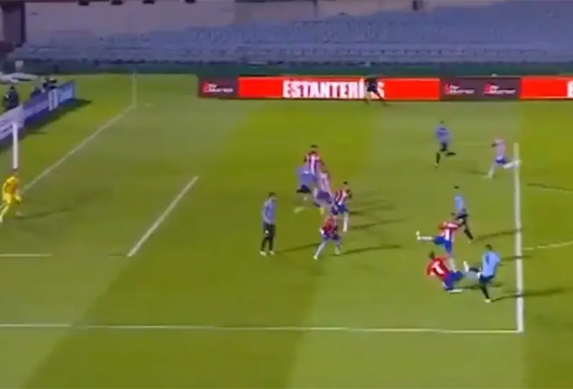 Suspenden a los árbitros que anularon el gol de Cabecita Rodríguez con Uruguay Suspenden a los árbitros que anularon el gol de Cabecita Rodríguez con Uruguay