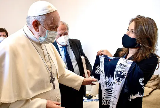 La colección de camisetas que tiene el Papa Francisco