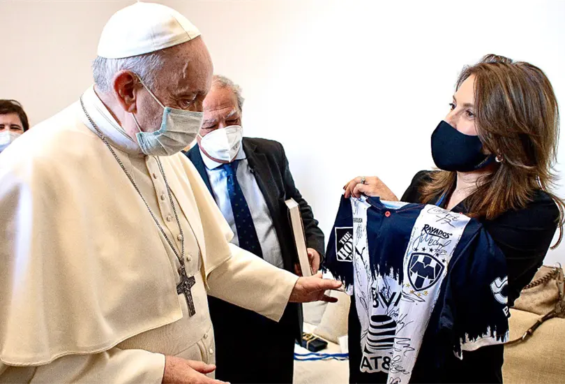 La colección de camisetas que tiene el Papa Francisco La colección de camisetas que tiene el Papa Francisco