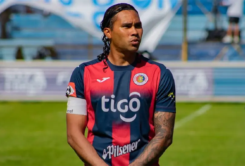 Gullit Peña deja El Salvador para jugar en Guatemala Gullit Peña deja El Salvador para jugar en Guatemala