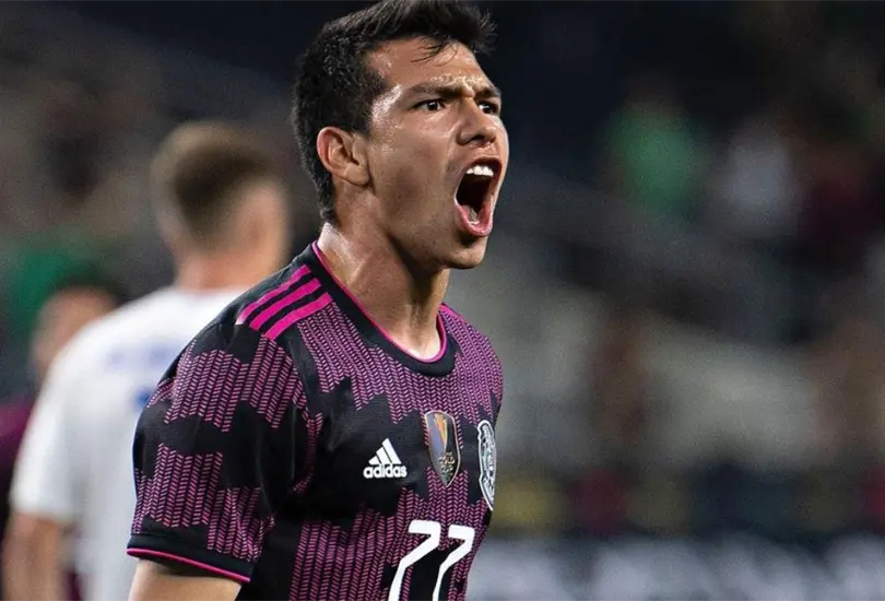 Golpe del Chucky Lozano desata cr&iacute;ticas y reacciones entre futbolistas y periodistas