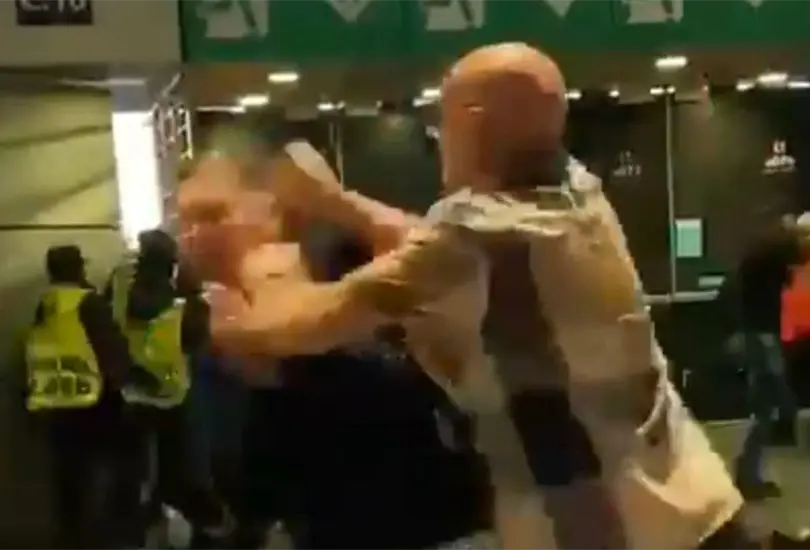 Aficionados ingleses golpean italianos tras derrota en Eurocopa Aficionados ingleses golpean italianos tras derrota en Eurocopa
