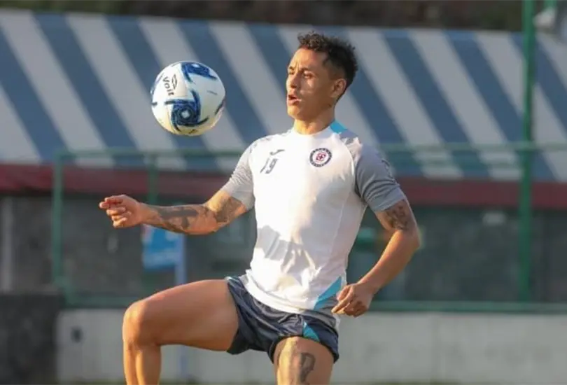 Yoshimar Yotún podría irse gratis de Cruz Azul Yoshimar Yotún podría irse gratis de Cruz Azul
