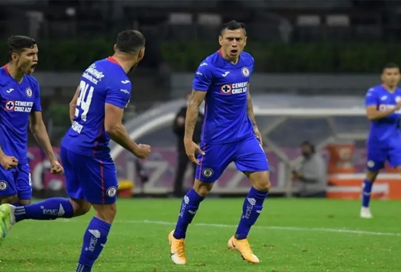 Cata Dom&iacute;nguez presume nuevo tatuaje del campeonato de Cruz Azul