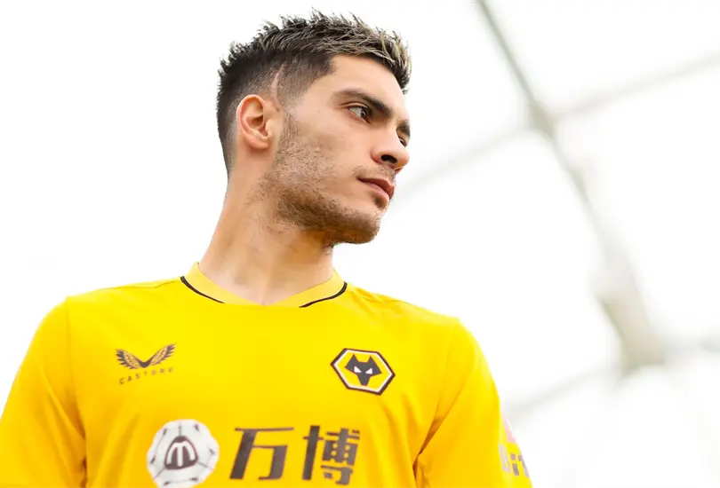 Raúl Jiménez presume el uniforme que usarán los Wolves con nueva marca Raúl Jiménez presume el uniforme que usarán los Wolves con nueva marca