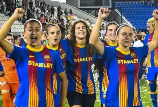 Barcelona presenta su nuevo uniforme de visita con homenaje al equipo femenil