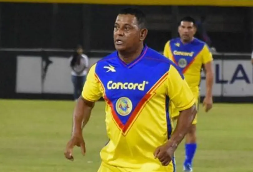 No jugu&eacute; con la Selecci&oacute;n Mexicana por mi incompetencia, dice Negro Santos