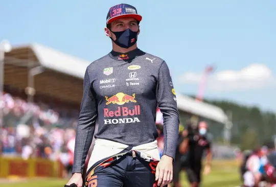 Es una conducta antideportiva, Verstappen critica a Hamilton por celebrar