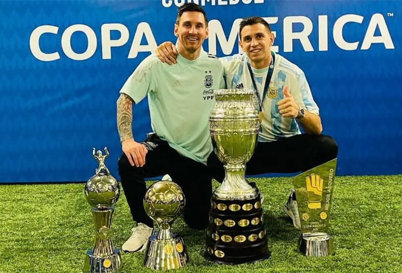 Dibu Martínez asegura que Messi lo convirtió en Súper Saiyajin Dibu Martínez asegura que Messi lo convirtió en Súper Saiyajin