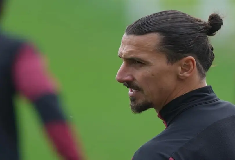 Exjugador del Ajax confiesa que besó en la boca a Ibrahimovic Exjugador del Ajax confiesa que besó en la boca a Ibrahimovic