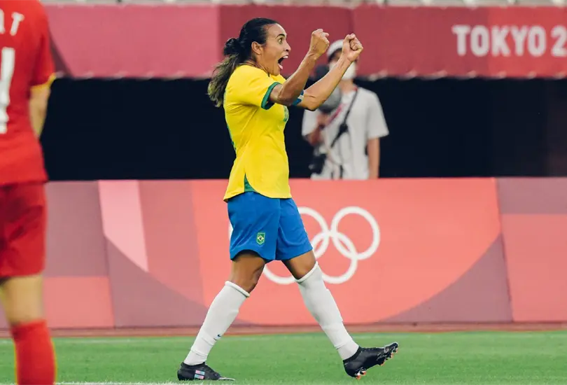 Pel&eacute; felicita a Marta por anotar en su quinta participaci&oacute;n en JO