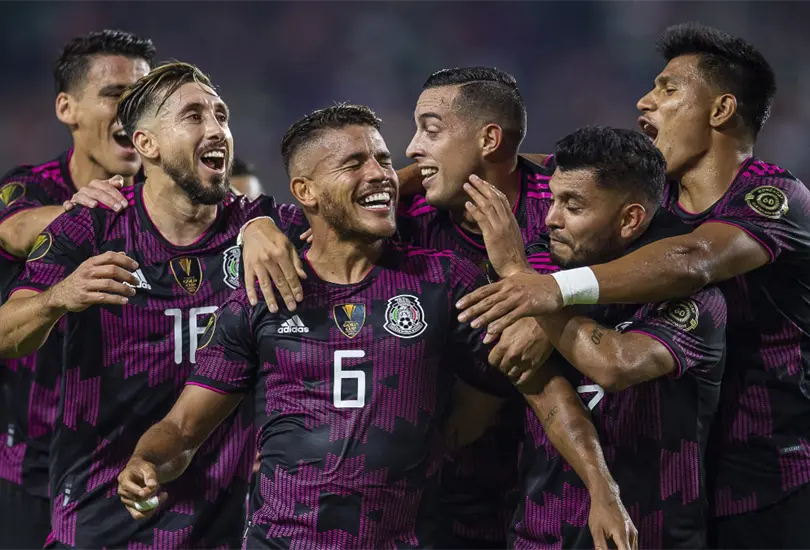 M&eacute;xico golea a Honduras y espera rival en semifinales
