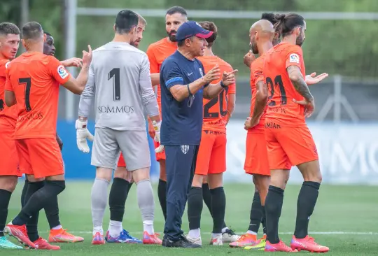 Nacho Ambriz consigue su primer triunfo en Europa tras goleada del Huesca