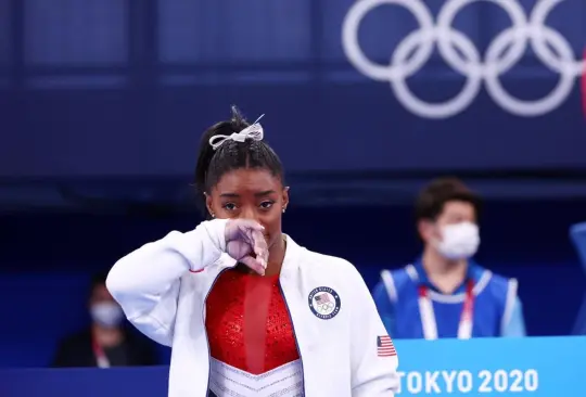 Simone Biles habla de su salud mental, tras retirarse de la competencia en equipos